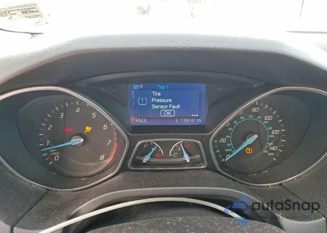 2014 Ford Focus Se z USA, uszkodzony, nr VIN 1FADP3F27EL454944